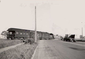 YV Train crossing 16th Street